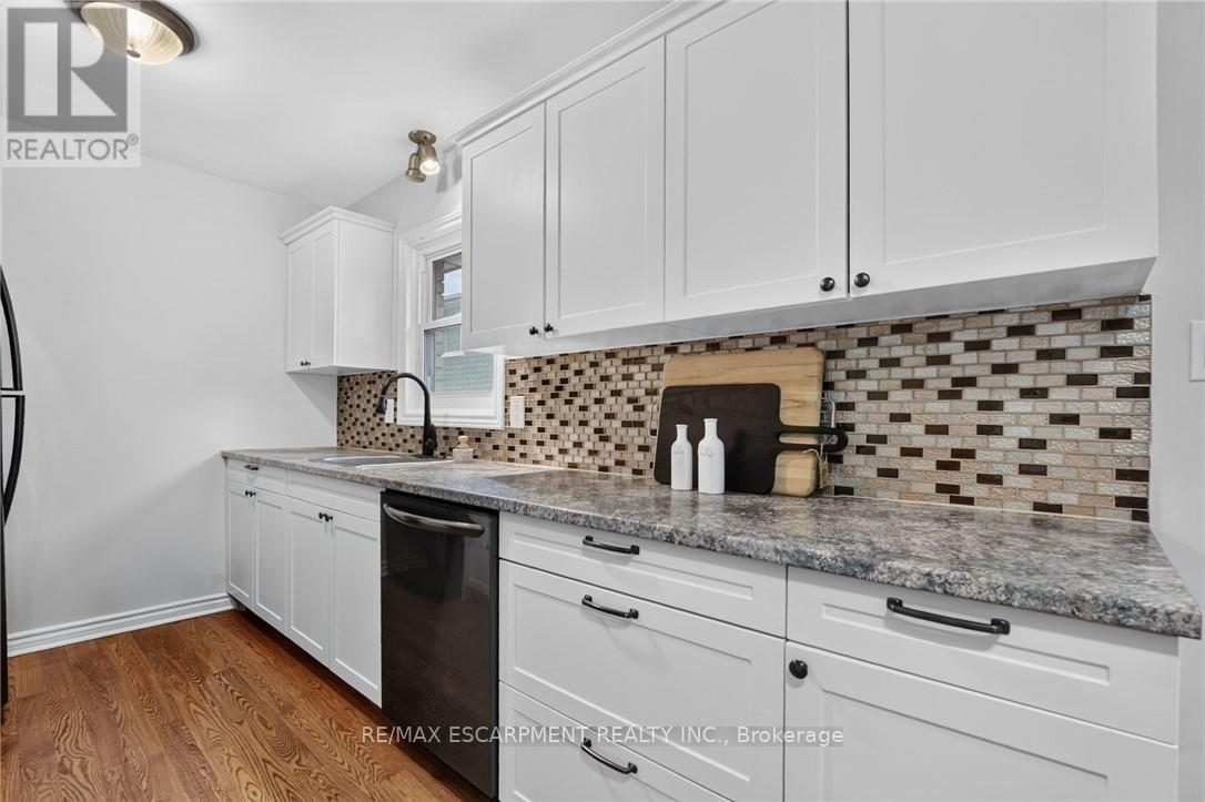 #6 156 ST CATHARINES STREET - 18