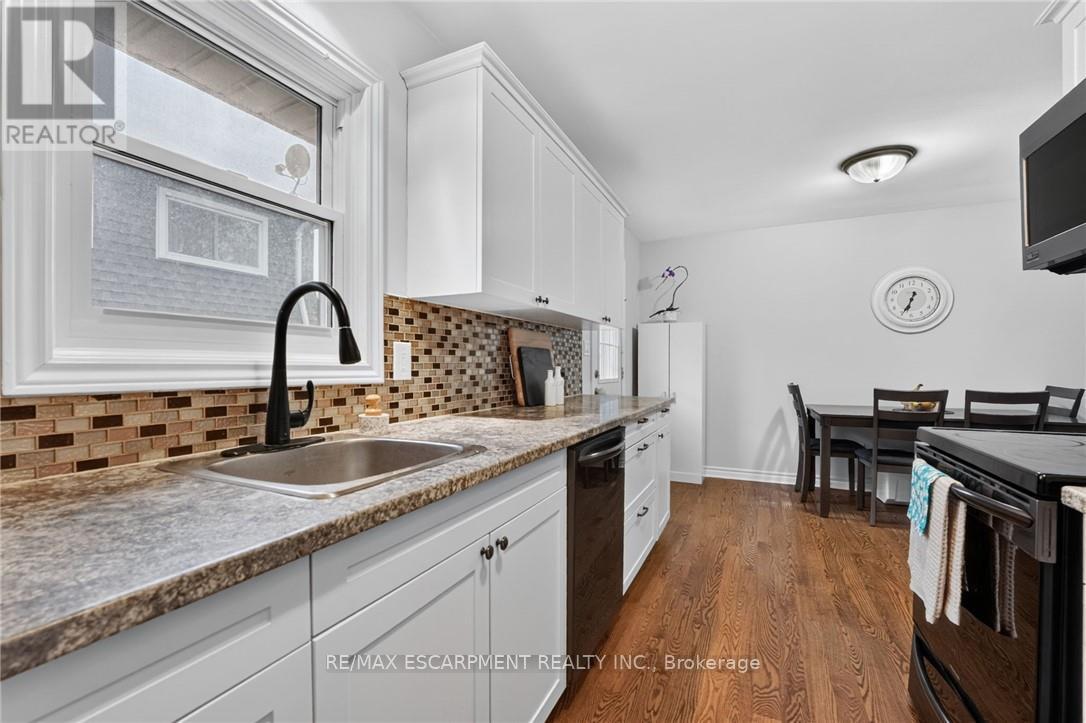 #6 156 ST CATHARINES STREET - 21