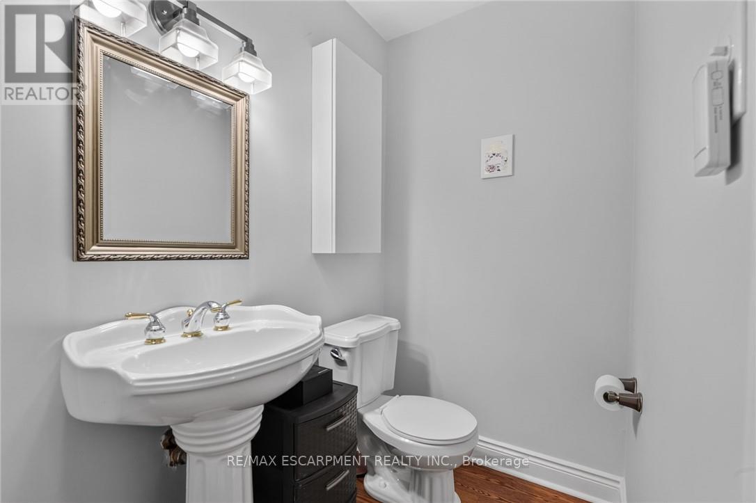 #6 156 ST CATHARINES STREET - 22