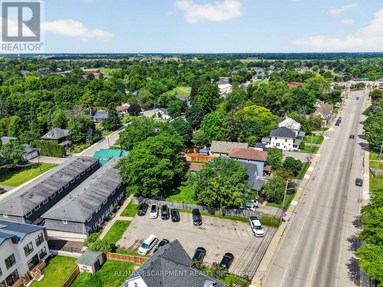 #6 156 ST CATHARINES STREET - 3