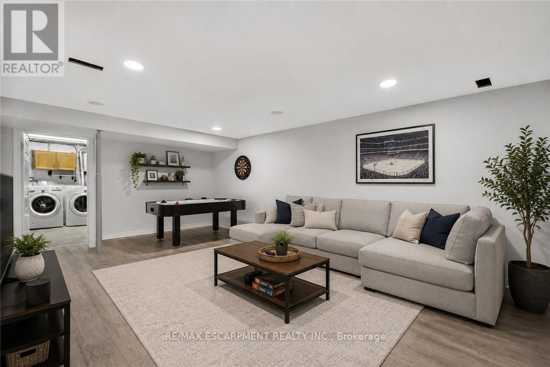 #6 156 ST CATHARINES STREET - 32