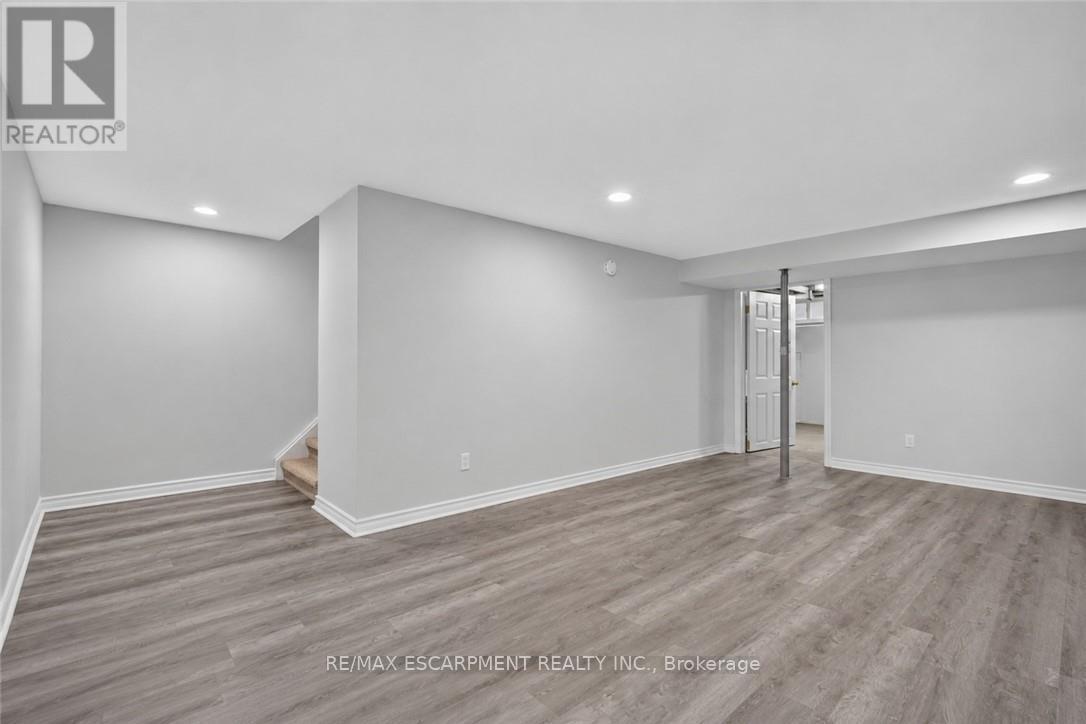 #6 156 ST CATHARINES STREET - 33