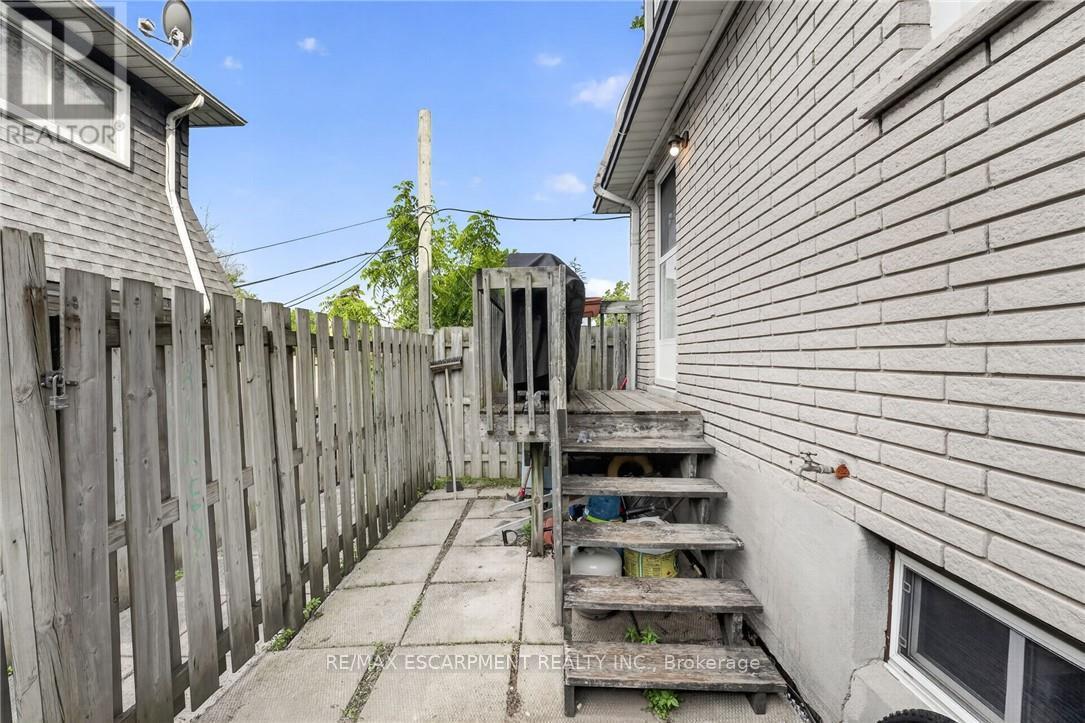 #6 156 ST CATHARINES STREET - 35