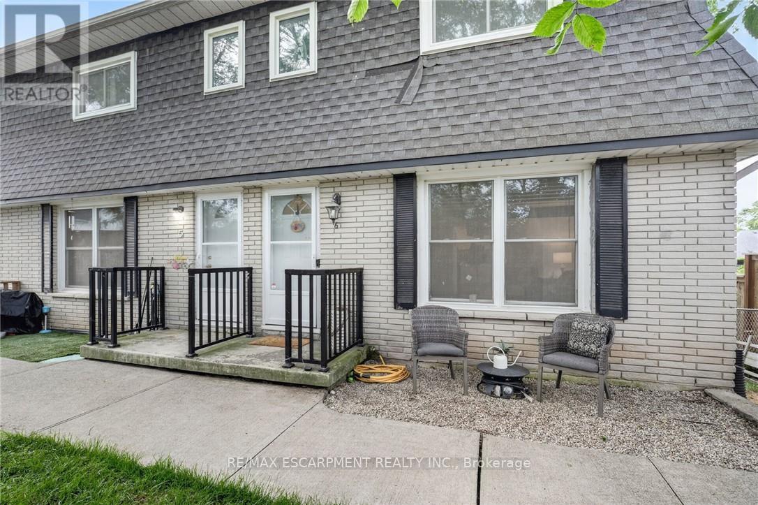 #6 156 ST CATHARINES STREET - 4