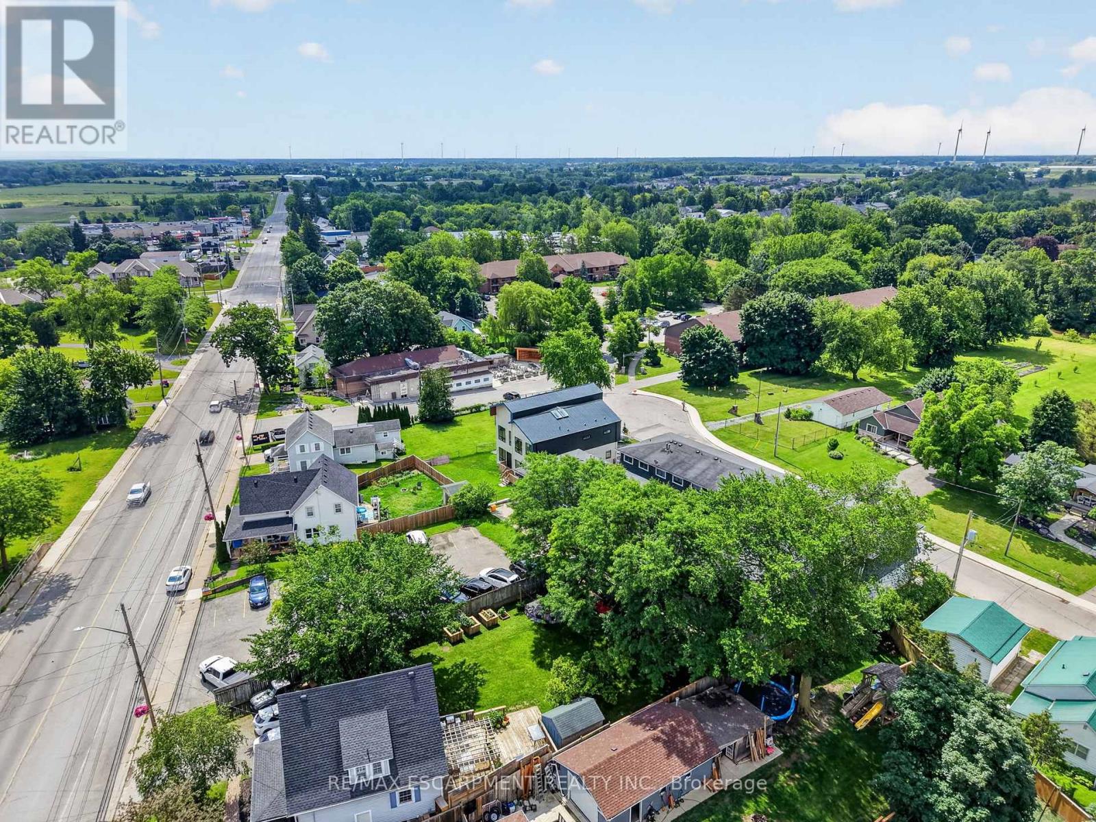 #6 156 ST CATHARINES STREET - 40