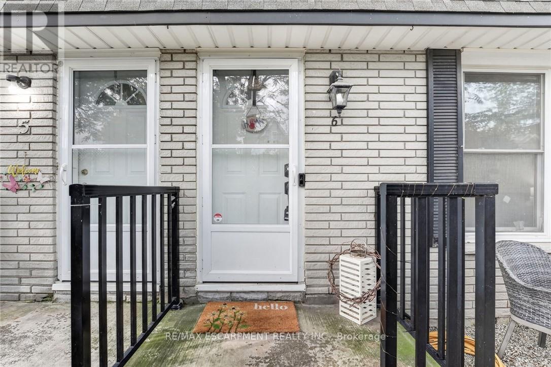 #6 156 ST CATHARINES STREET - 5