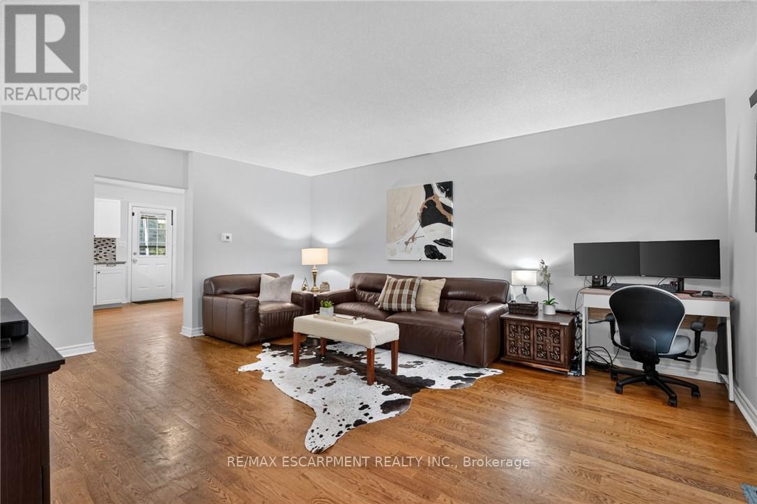 #6 156 ST CATHARINES STREET - 7