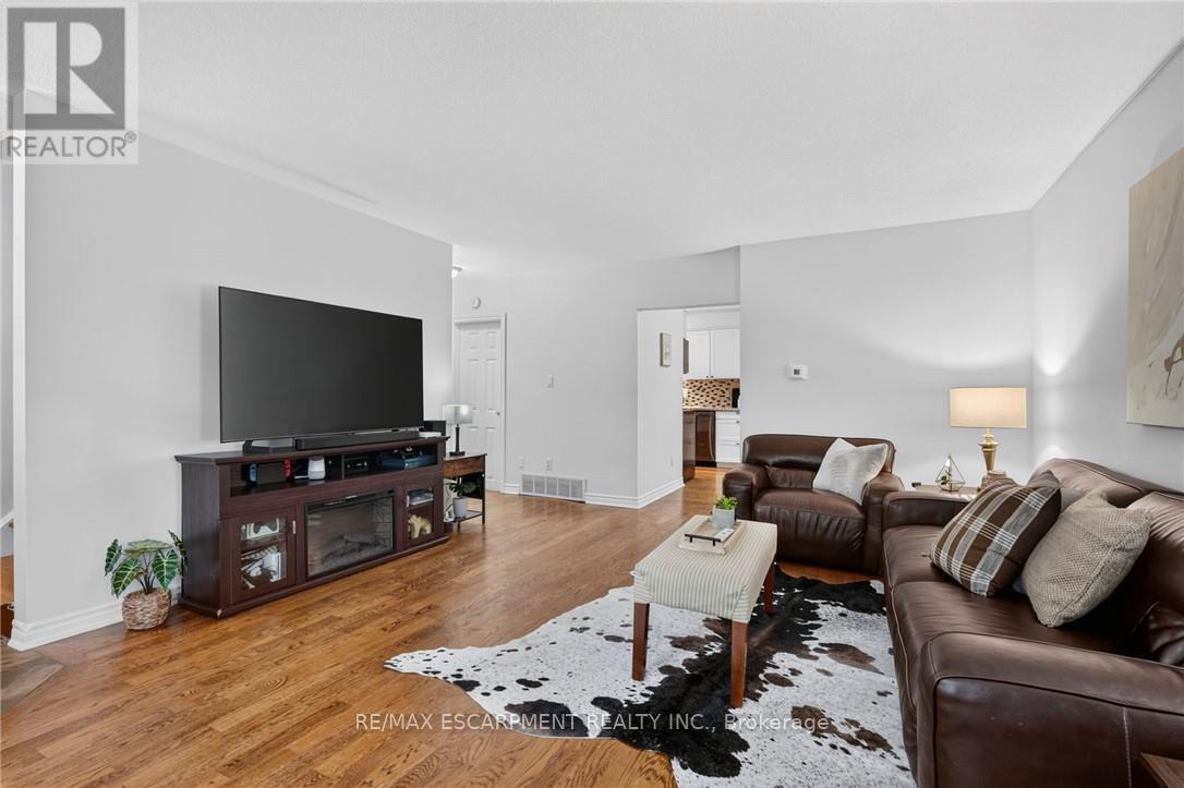 #6 156 ST CATHARINES STREET - 8