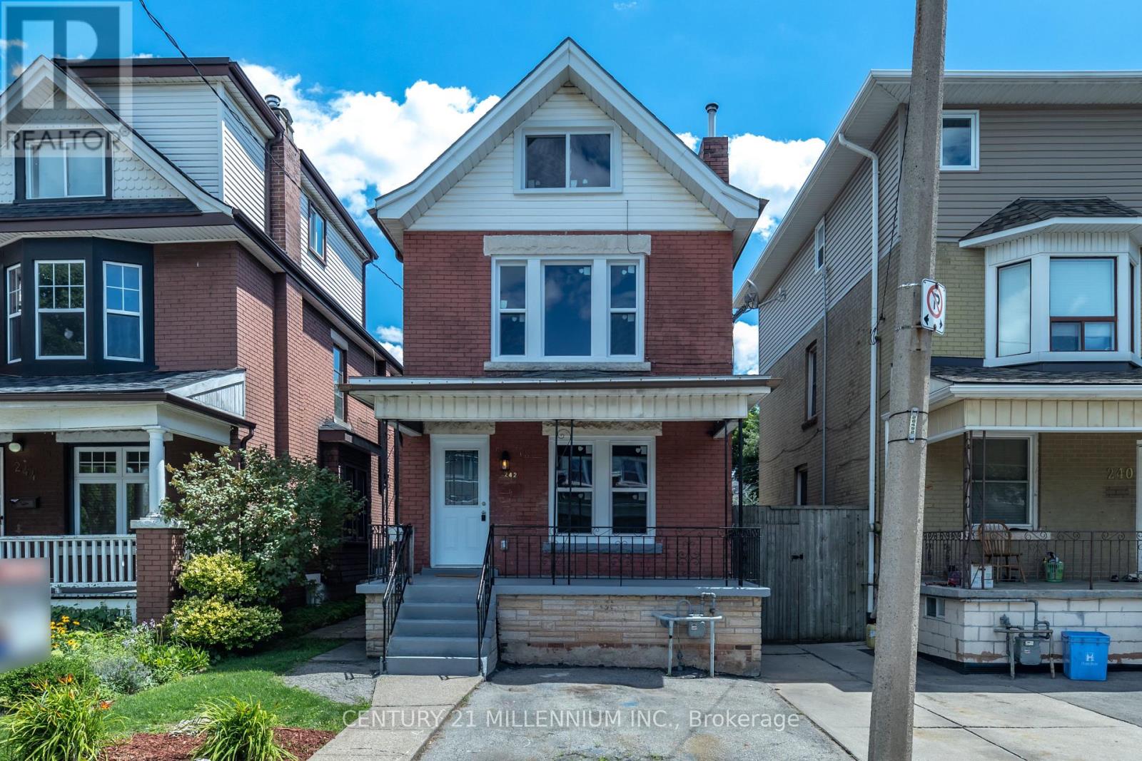 242 BALMORAL AVENUE N - 1