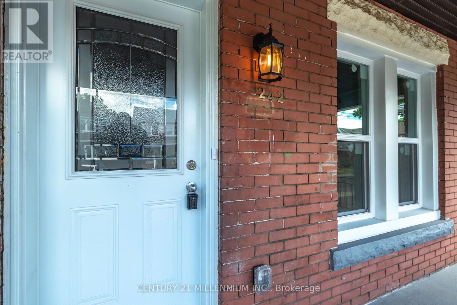 242 BALMORAL AVENUE N - 10