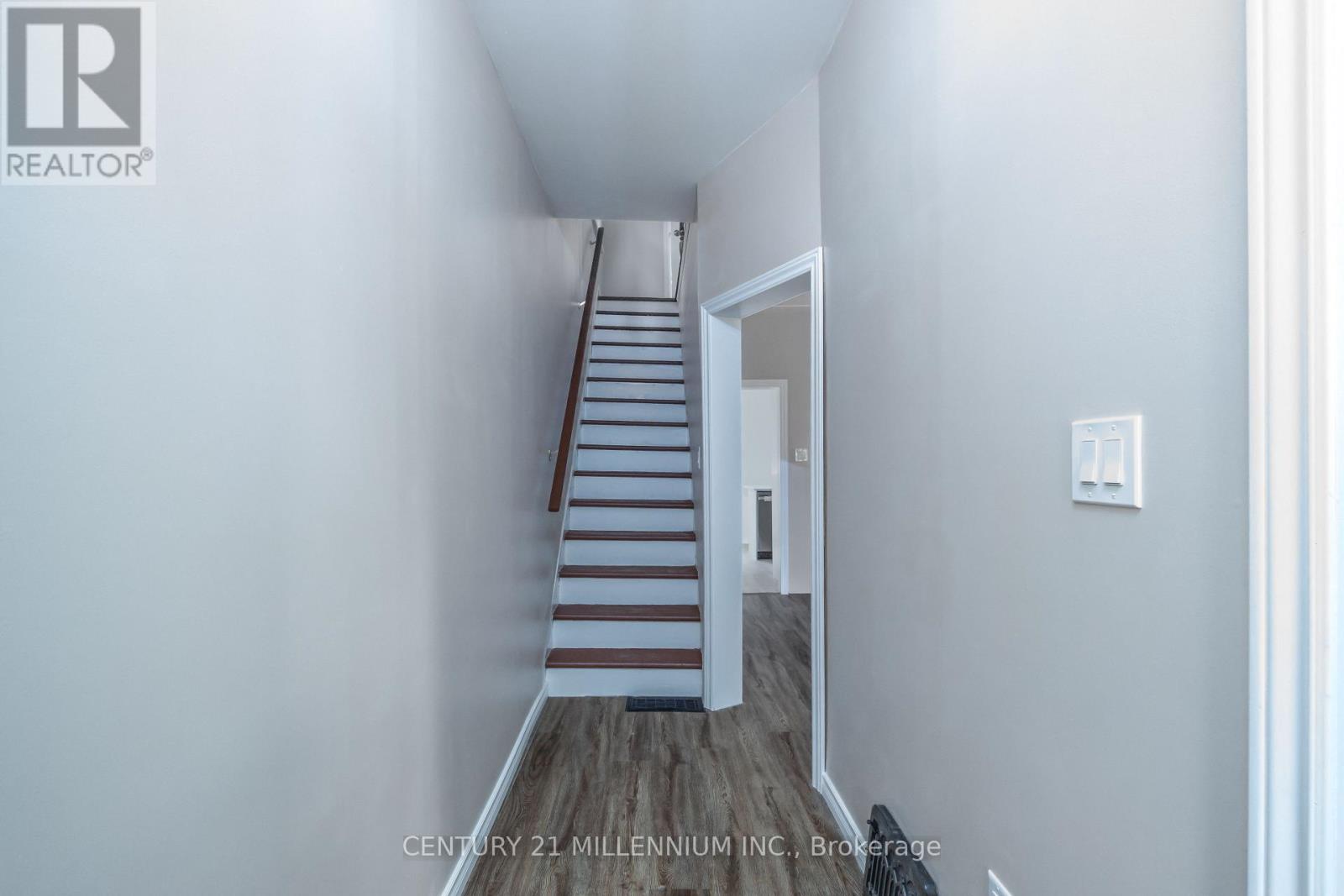 242 BALMORAL AVENUE N - 12