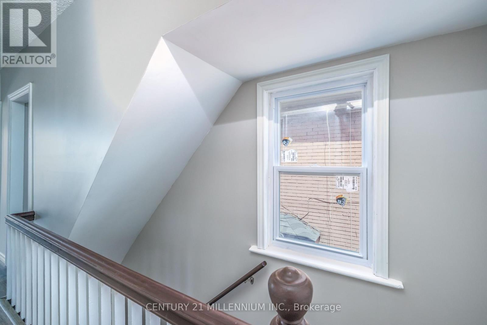 242 BALMORAL AVENUE N - 19