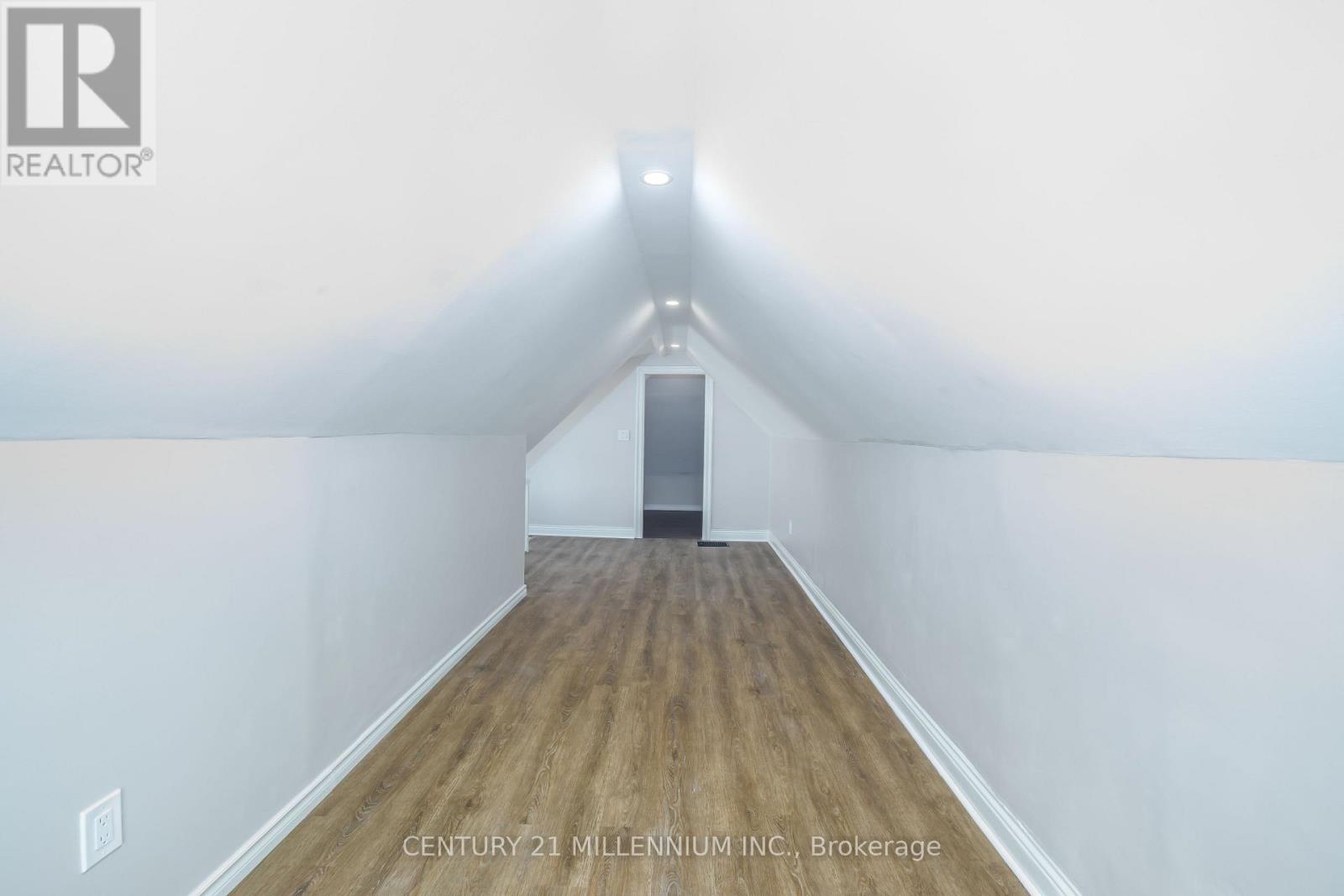 242 BALMORAL AVENUE N - 28