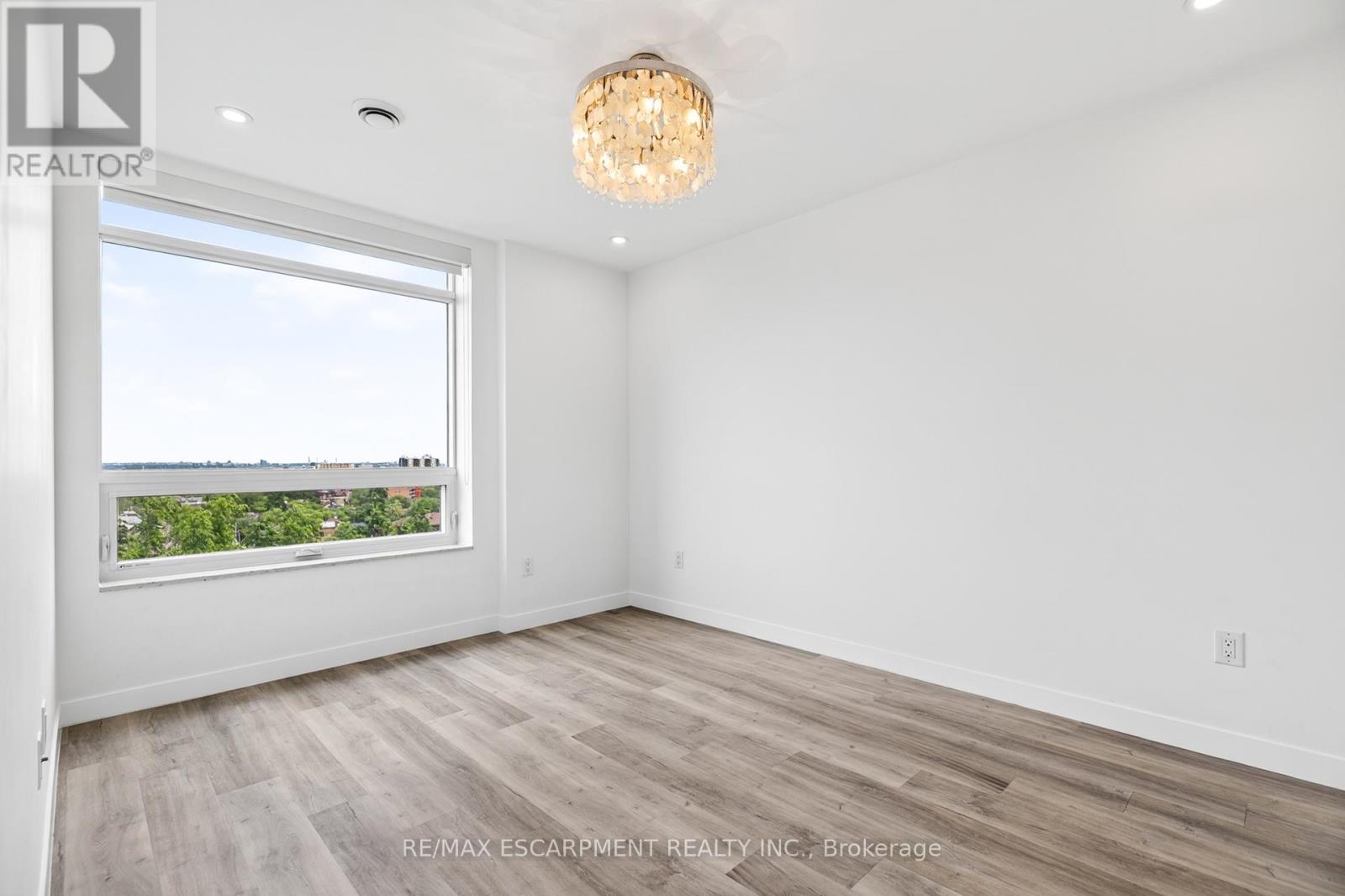 #506 479 CHARLTON AVENUE - 25