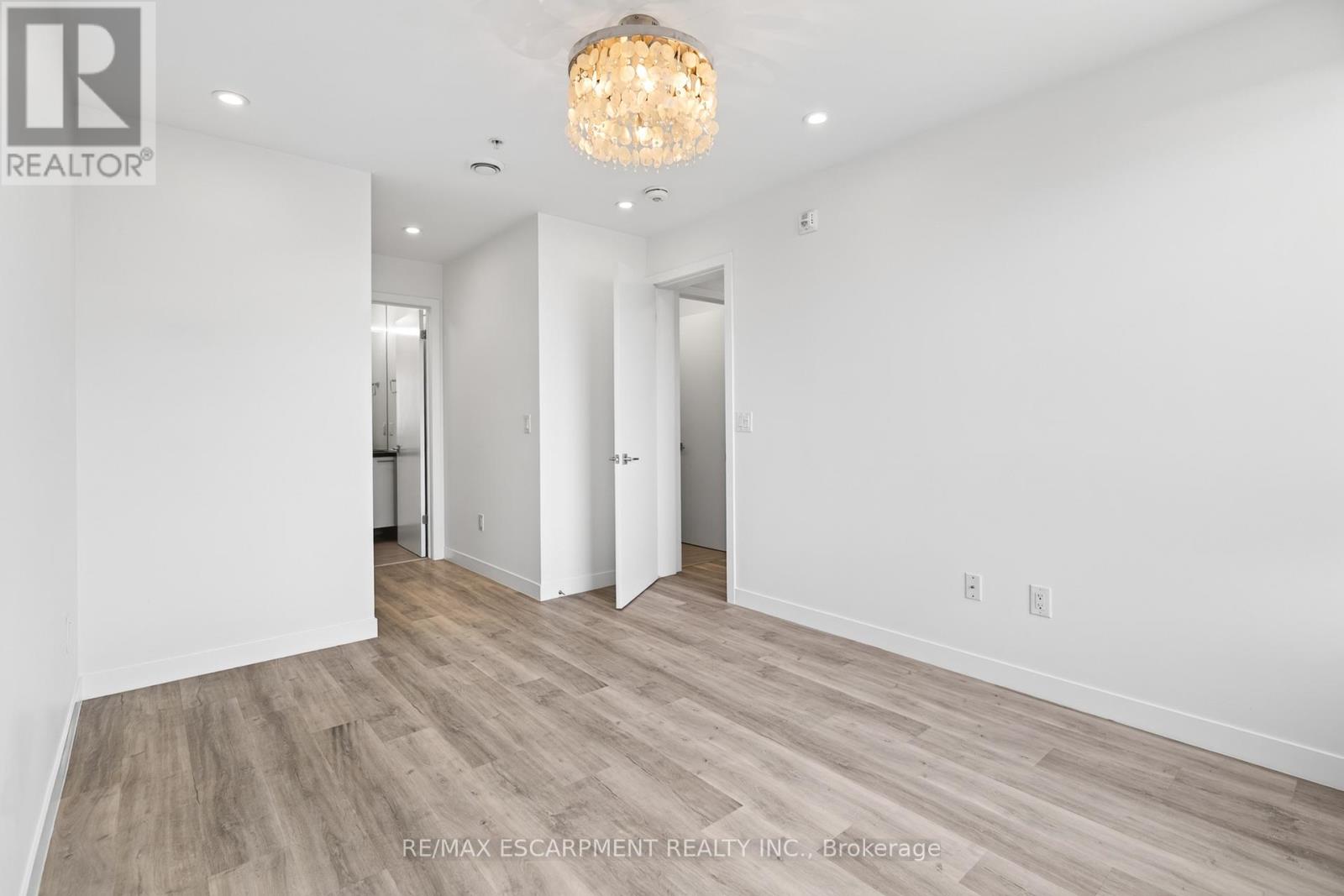 #506 479 CHARLTON AVENUE - 27