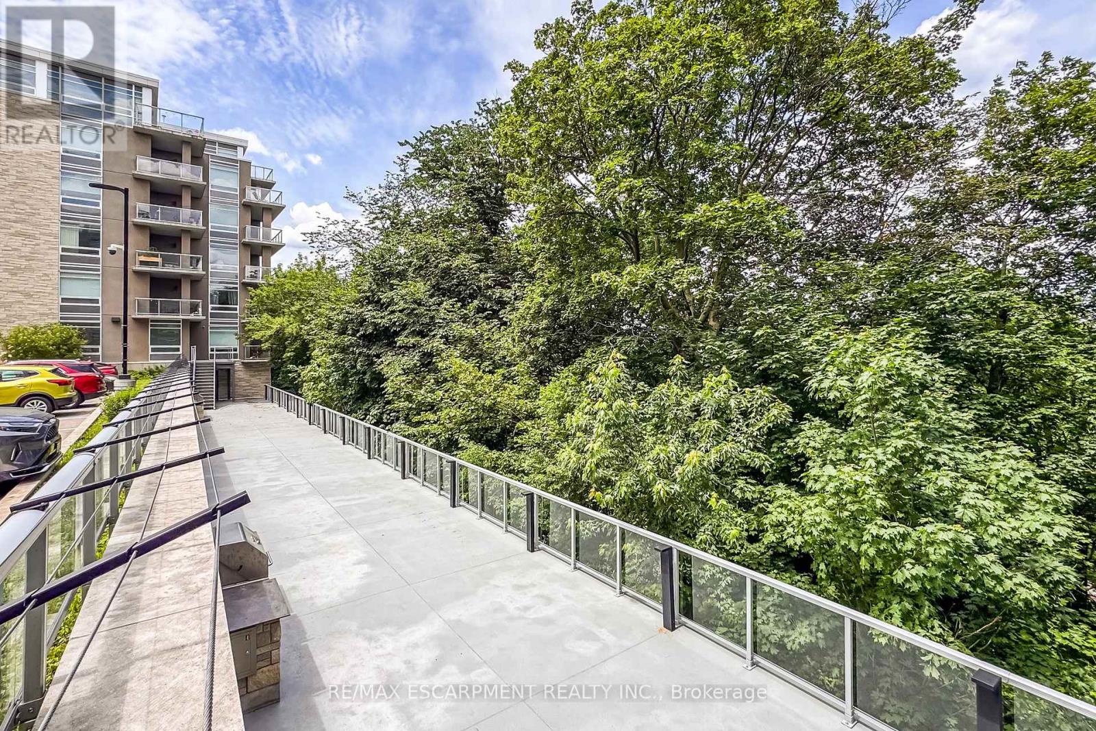 #506 479 CHARLTON AVENUE - 35