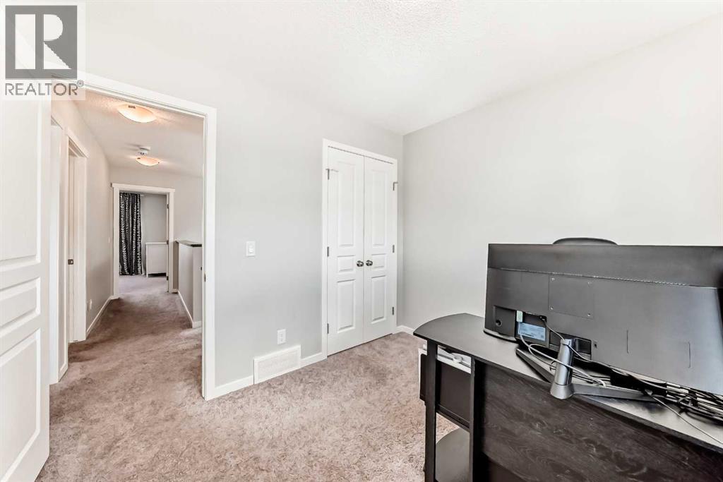 151 Copperpond Rise SE - 24