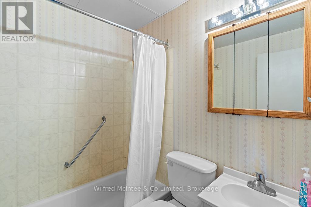 242287 16 CONCESSION - 18