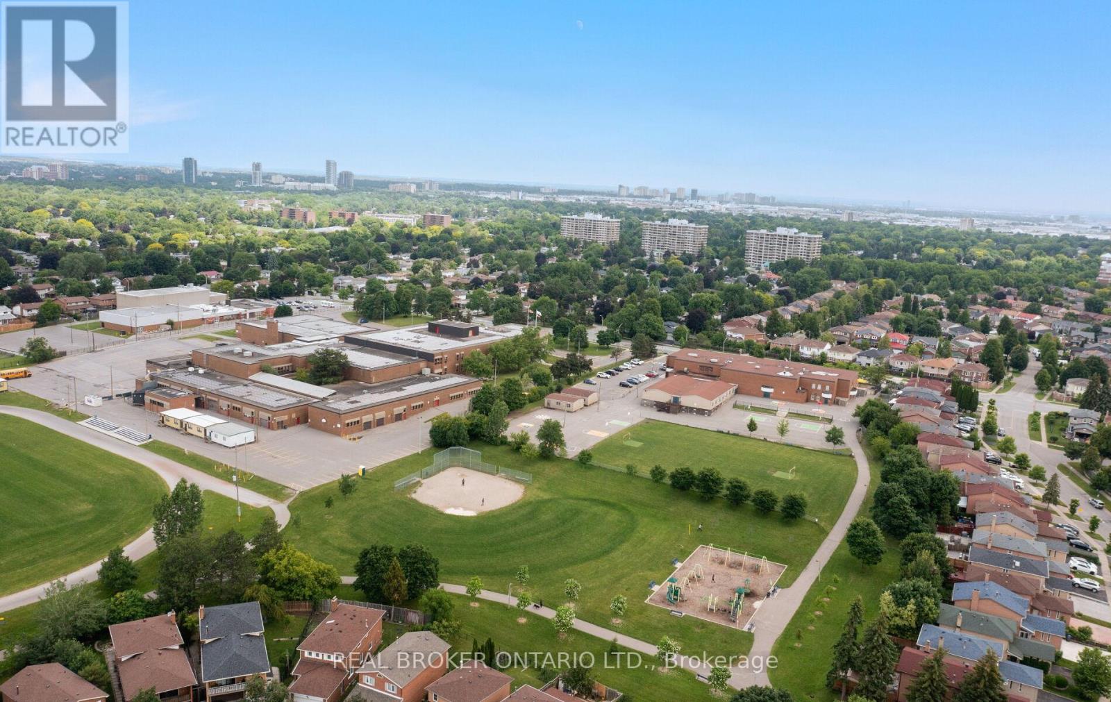 52 VIVALDI CRESCENT - 31