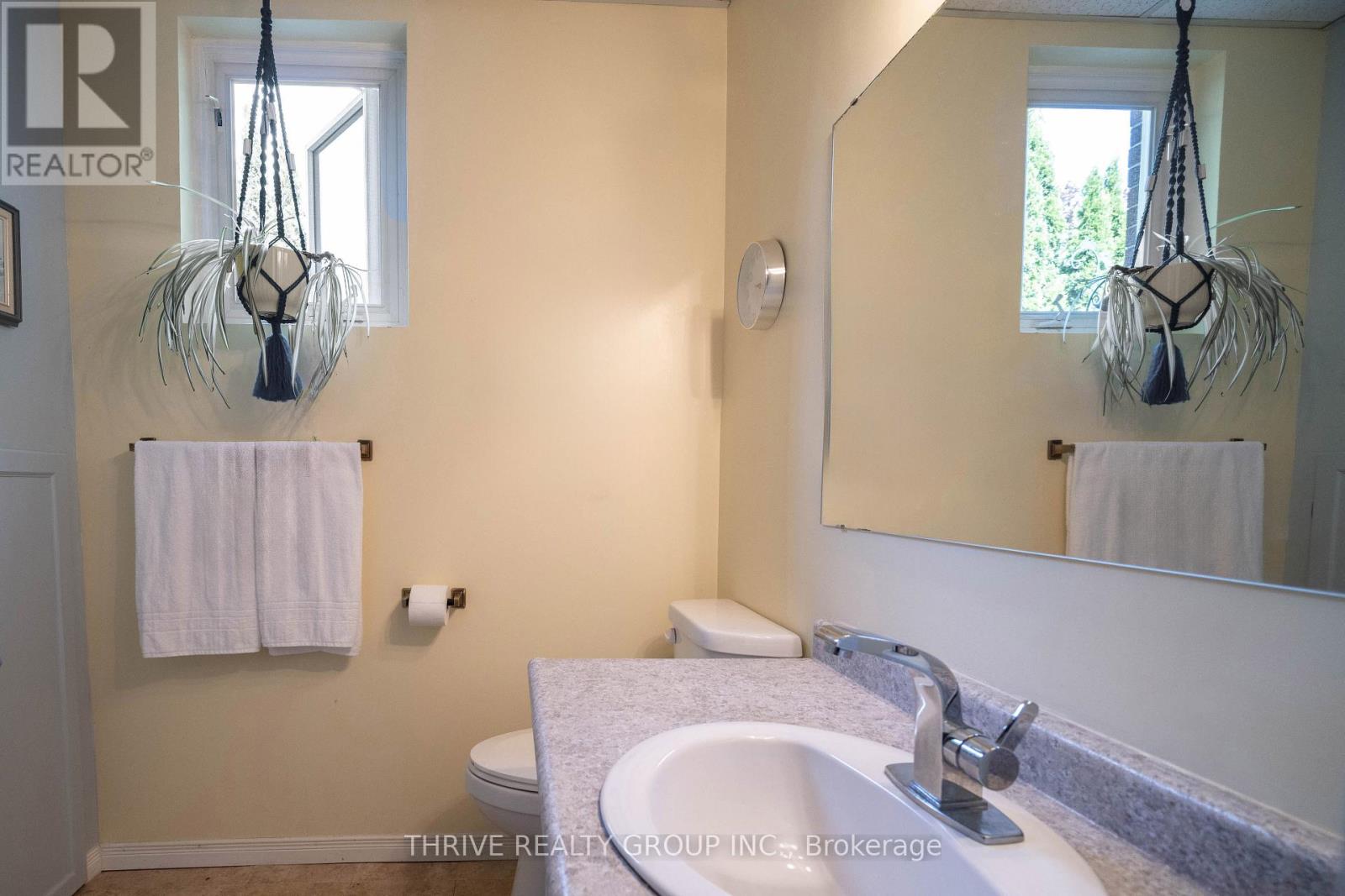 235 STANLEY STREET S - 23