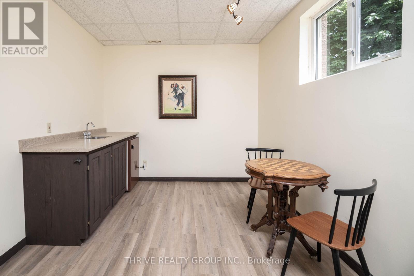 235 STANLEY STREET S - 21