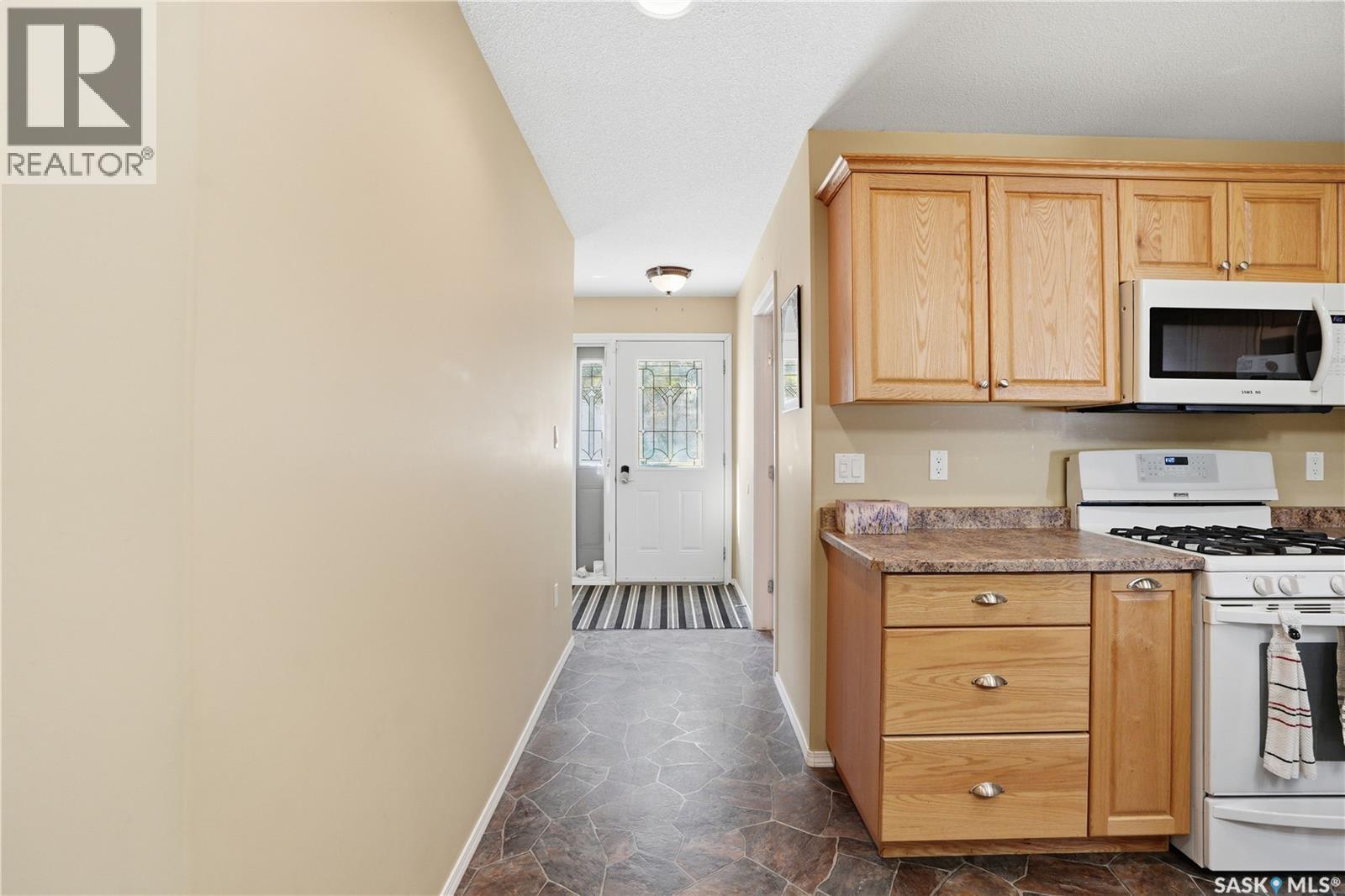 205 bay DRIVE W - 2