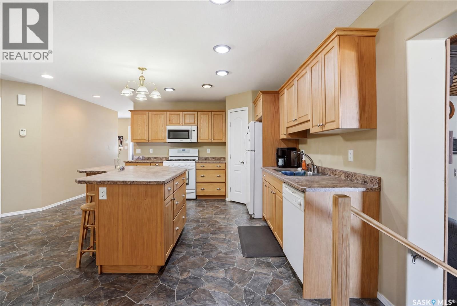 205 bay DRIVE W - 4