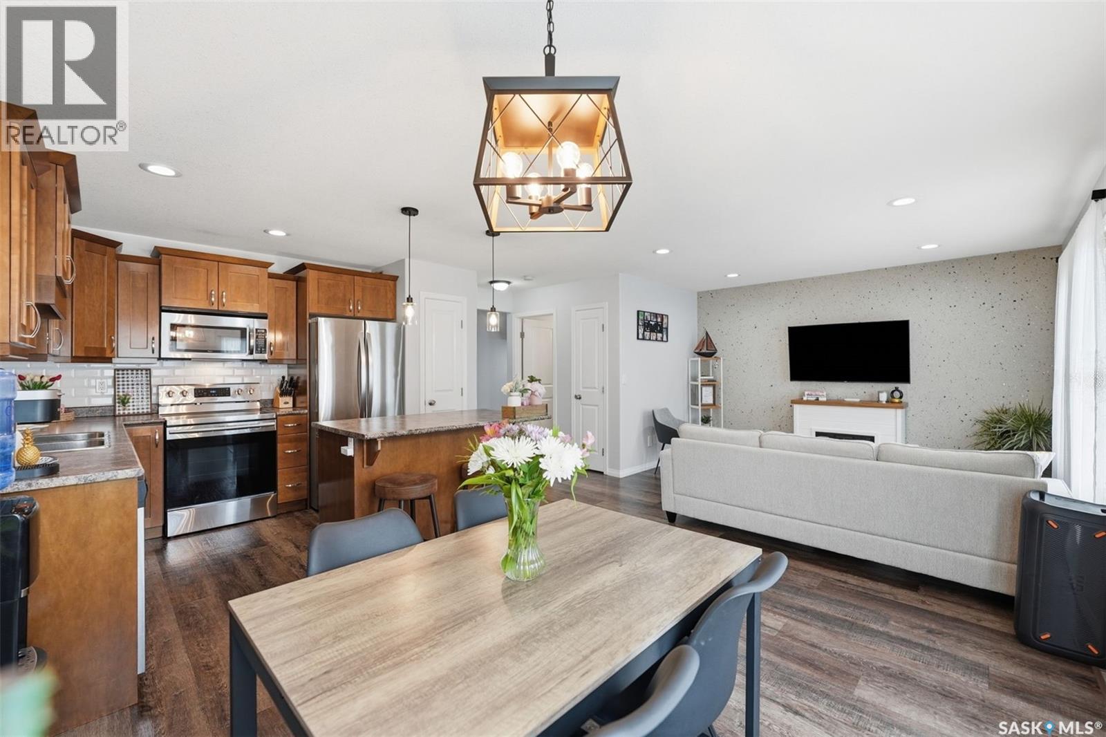 12 547 East Hampton BOULEVARD — photo 11