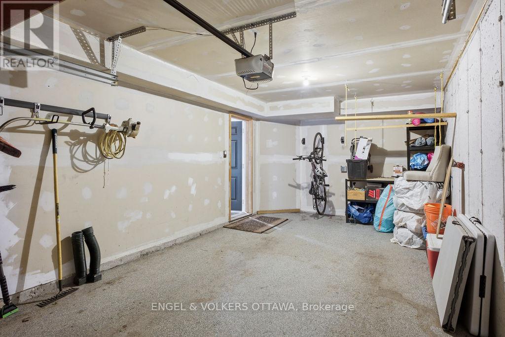 3 Bed, 4 Bath House for Rent in Ottawa – 270 ROYAL AVENUE, Ottawa – MLS# X13498200 - Image 36