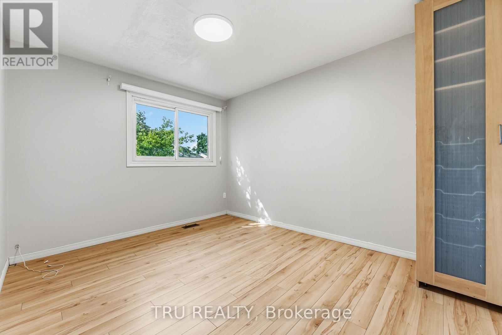 950 MEADOWLANDS DRIVE - 13