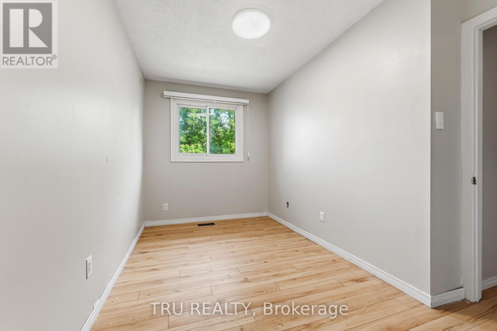 950 MEADOWLANDS DRIVE - 15