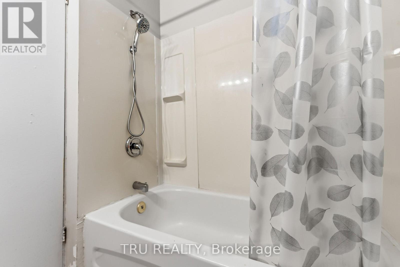 3 Bed, 2 Bath House for Sale in Ottawa – 950 MEADOWLANDS DRIVE, Ottawa – MLS# X13498228 - Image 19