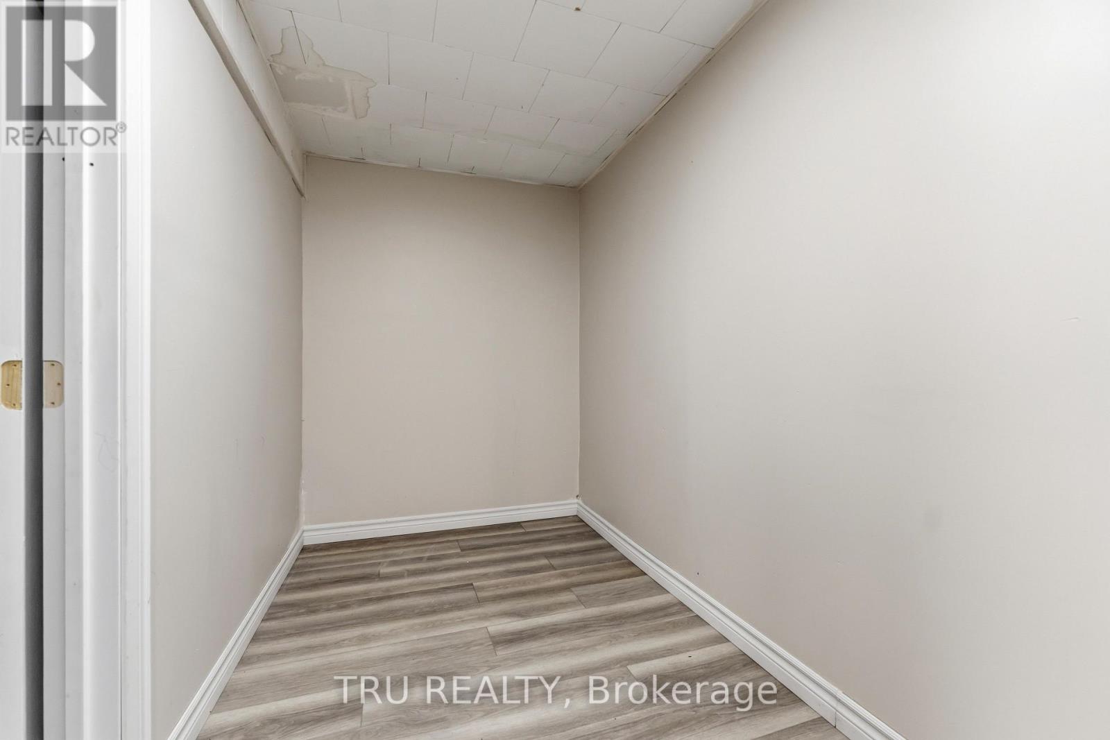 950 MEADOWLANDS DRIVE - 22