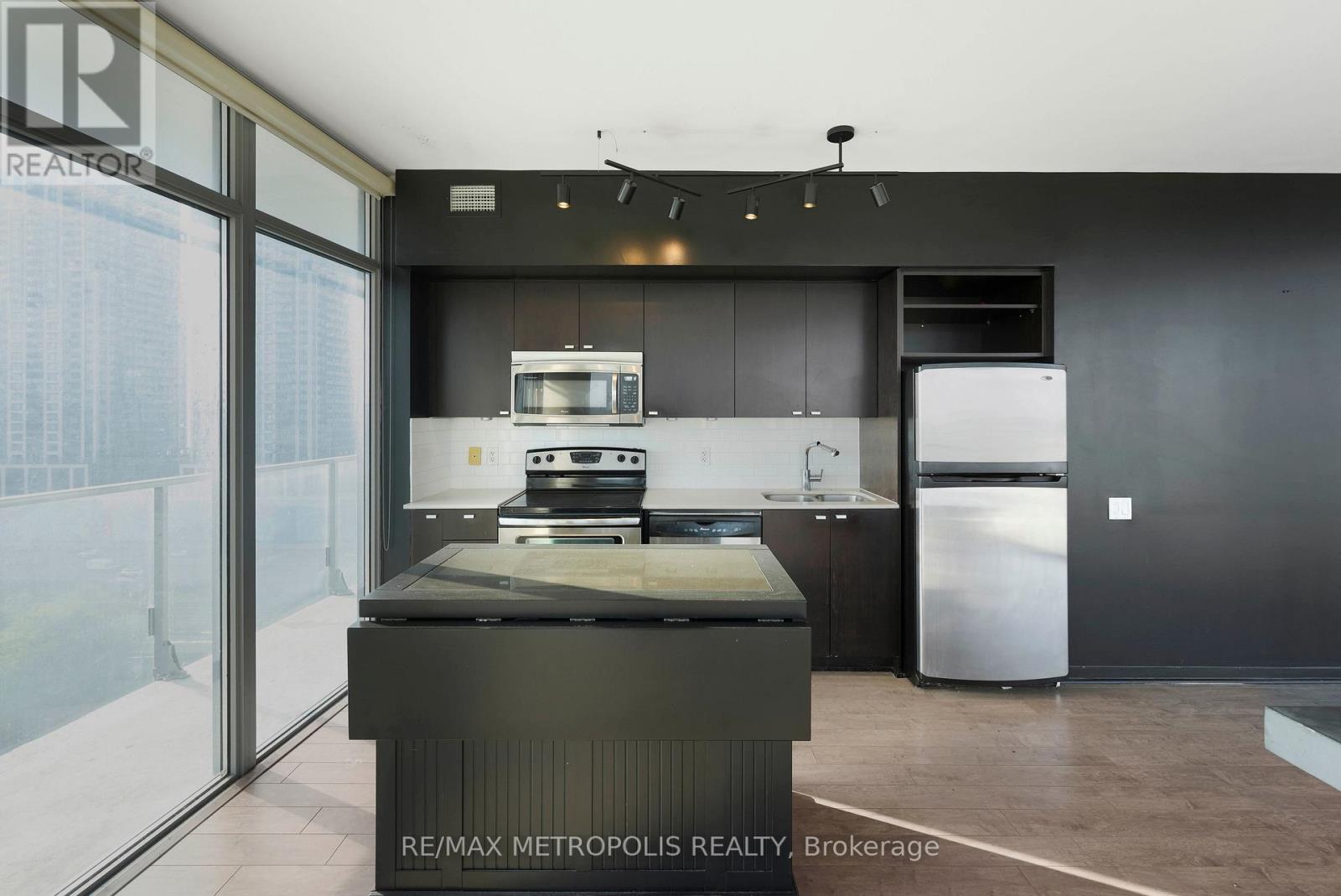 #1414 103 THE QUEENSWAY AVENUE - Image 8