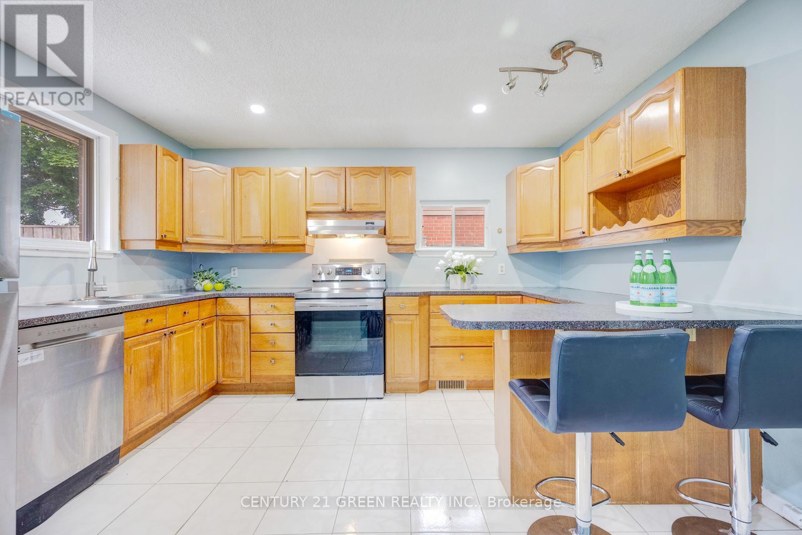 11 BURGBY AVENUE - 16