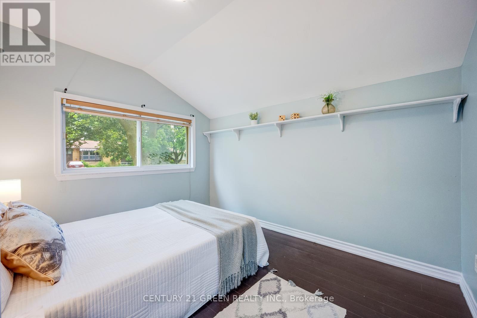 11 BURGBY AVENUE - 25