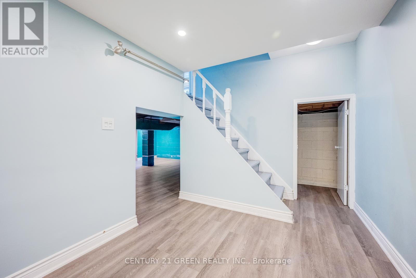11 BURGBY AVENUE - 33