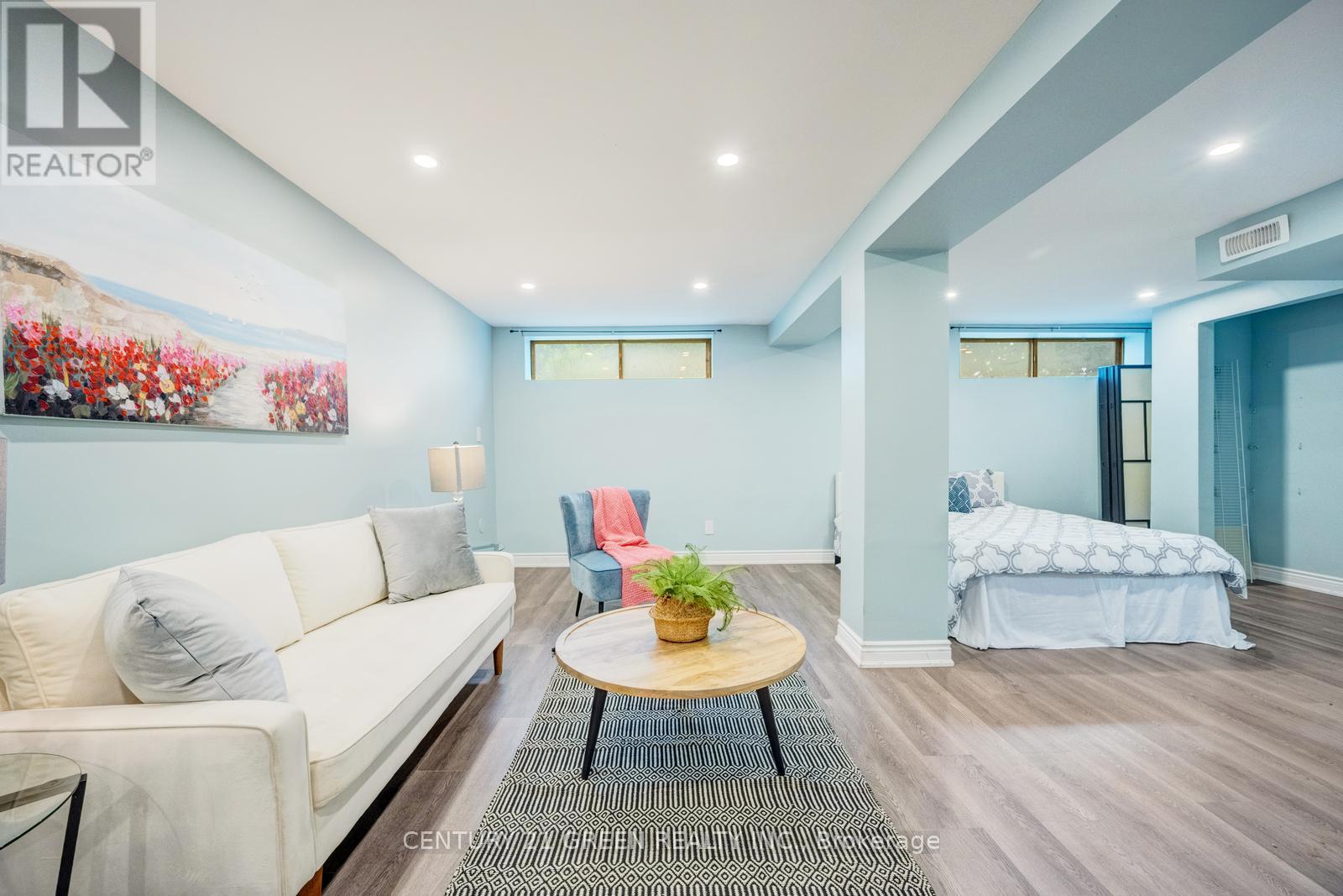 11 BURGBY AVENUE - 35
