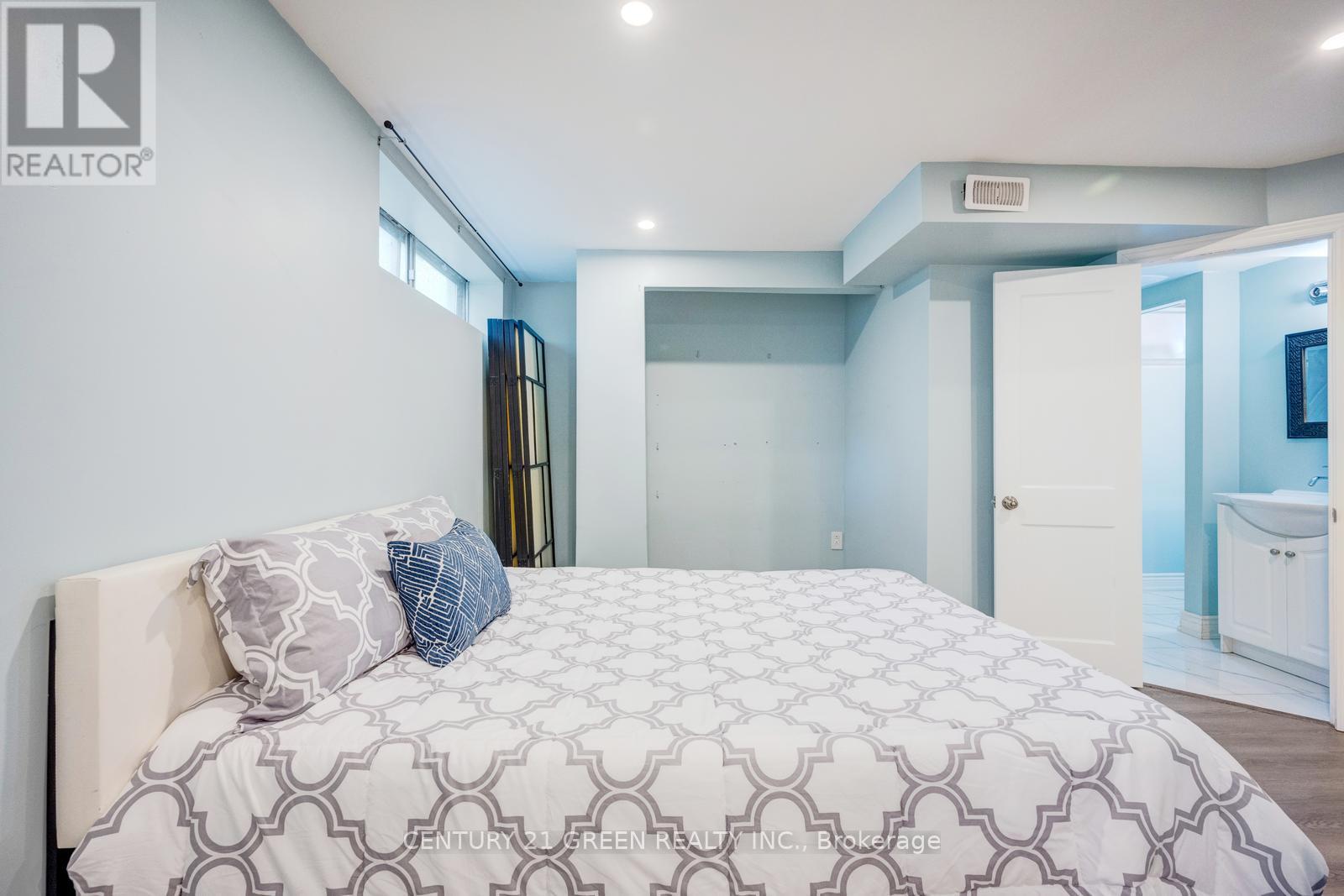 11 BURGBY AVENUE - 40