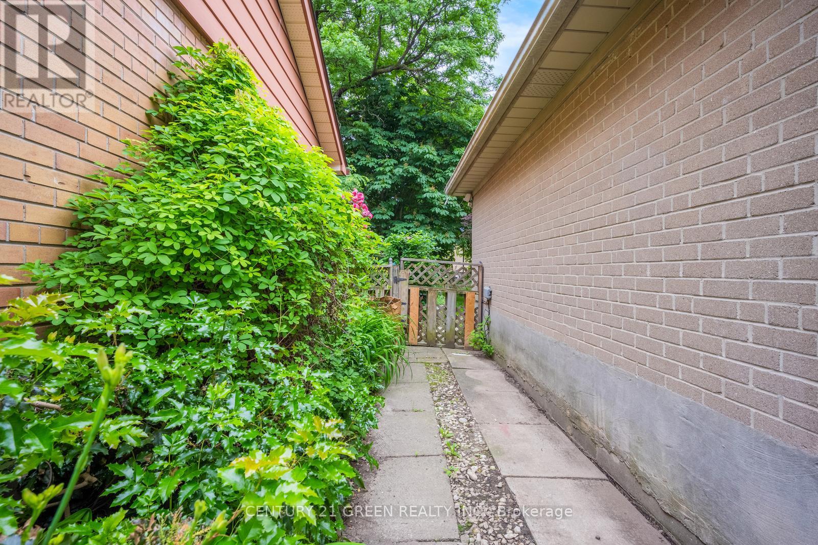 11 BURGBY AVENUE - 47