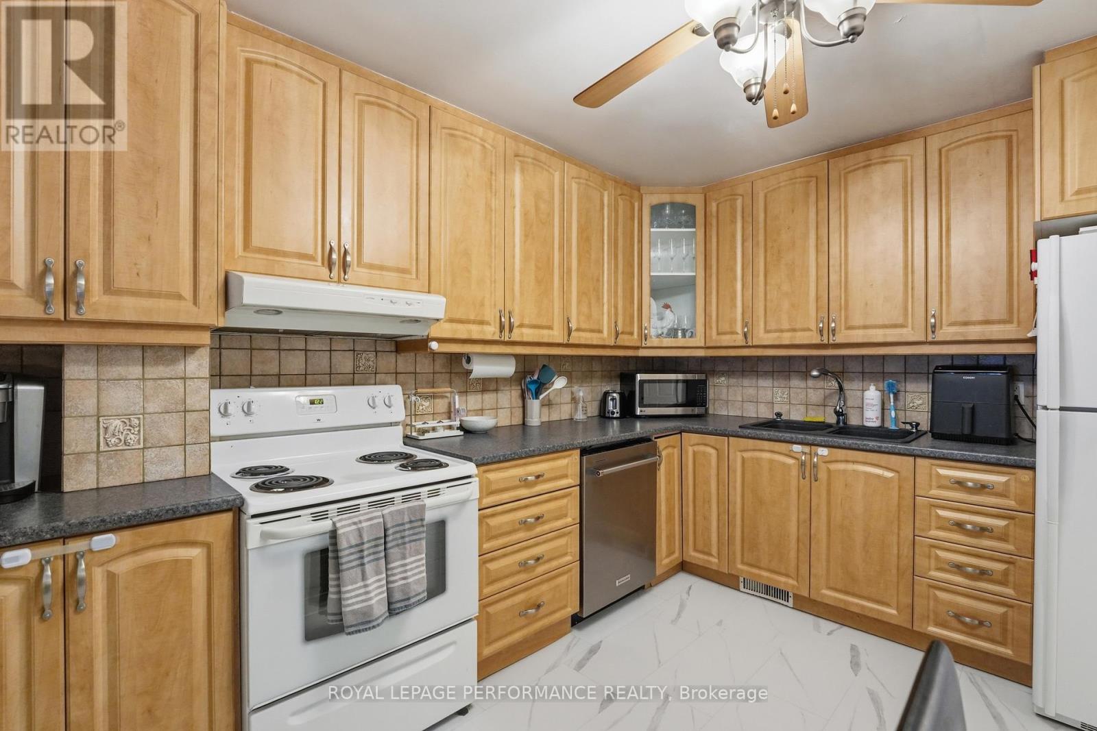 3 Bed, 2 Bath House for Sale in Ottawa – 2208 ORIENT PARK DRIVE, Ottawa – MLS# X13497994 - Image 7