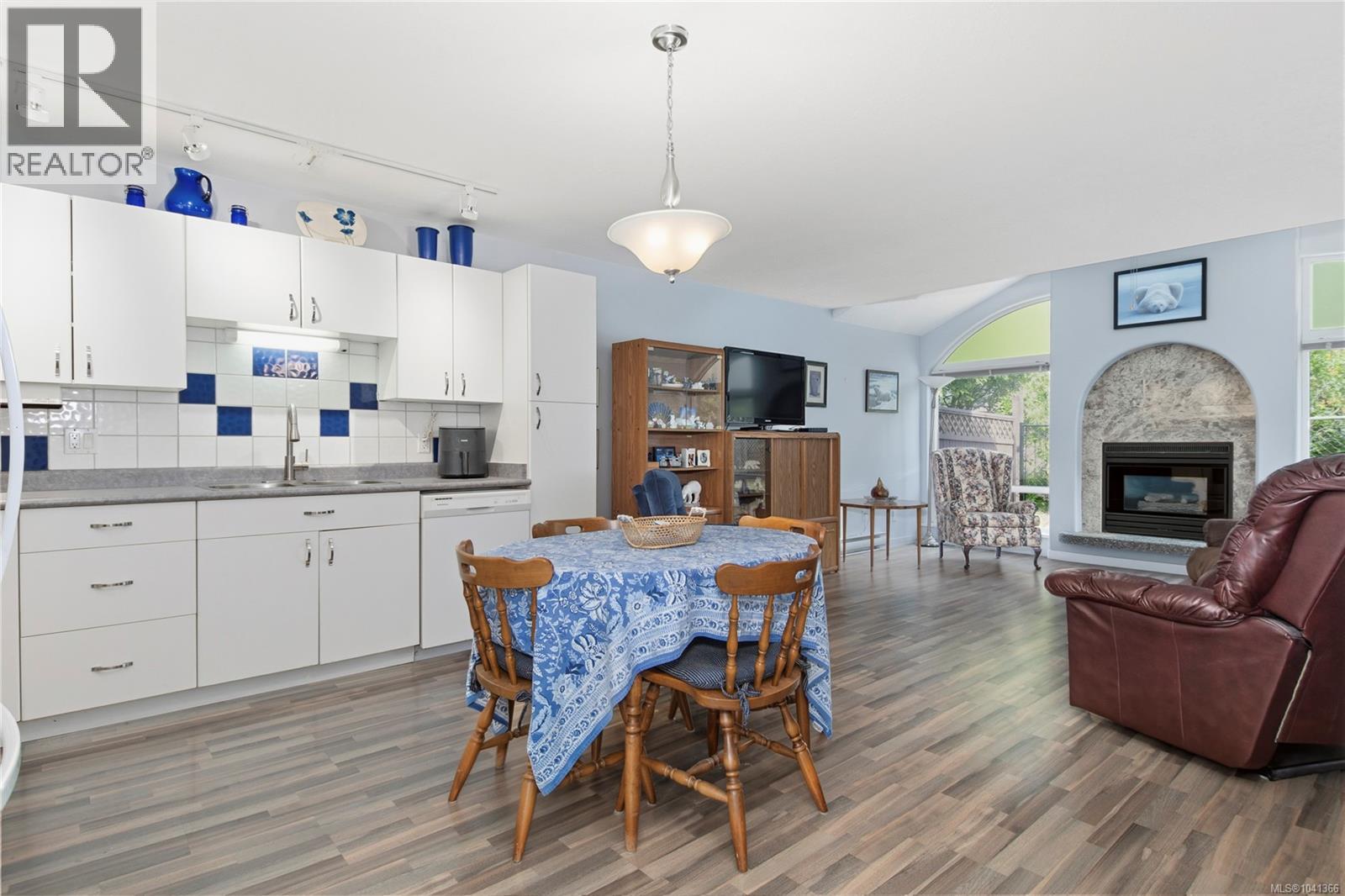 #18 396 Harrogate Rd - 3
