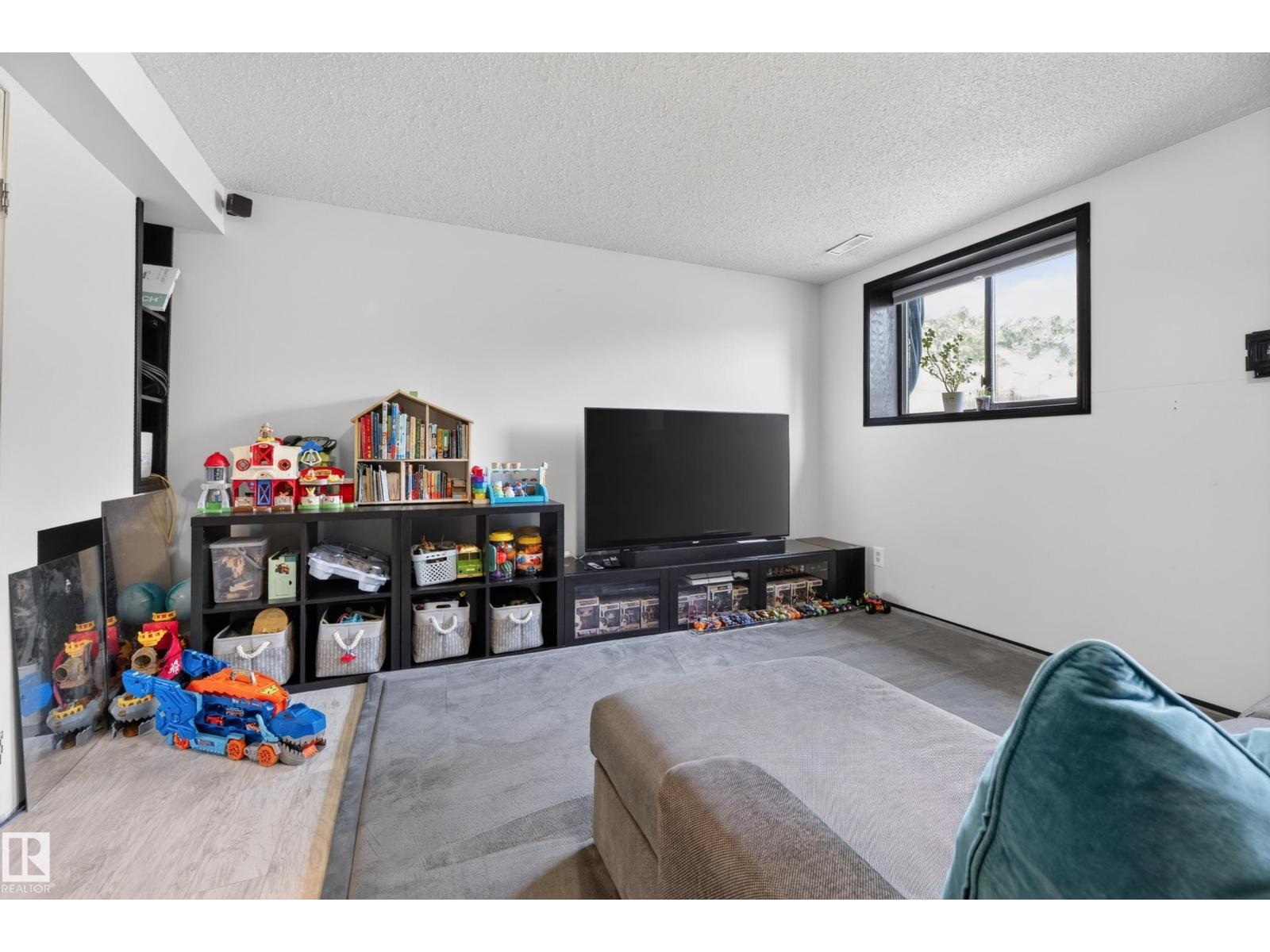 135 Hyndman CR NW — photo 22