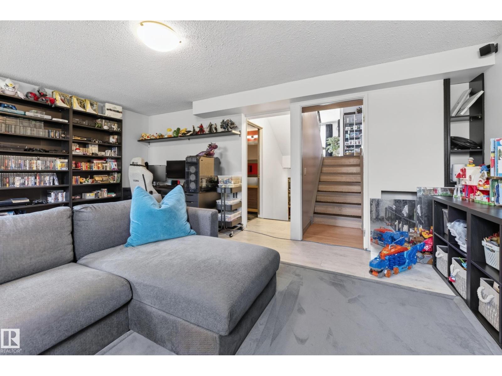 135 Hyndman CR NW — photo 23