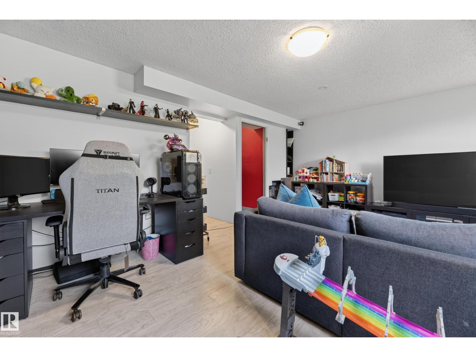 135 Hyndman CR NW — photo 25