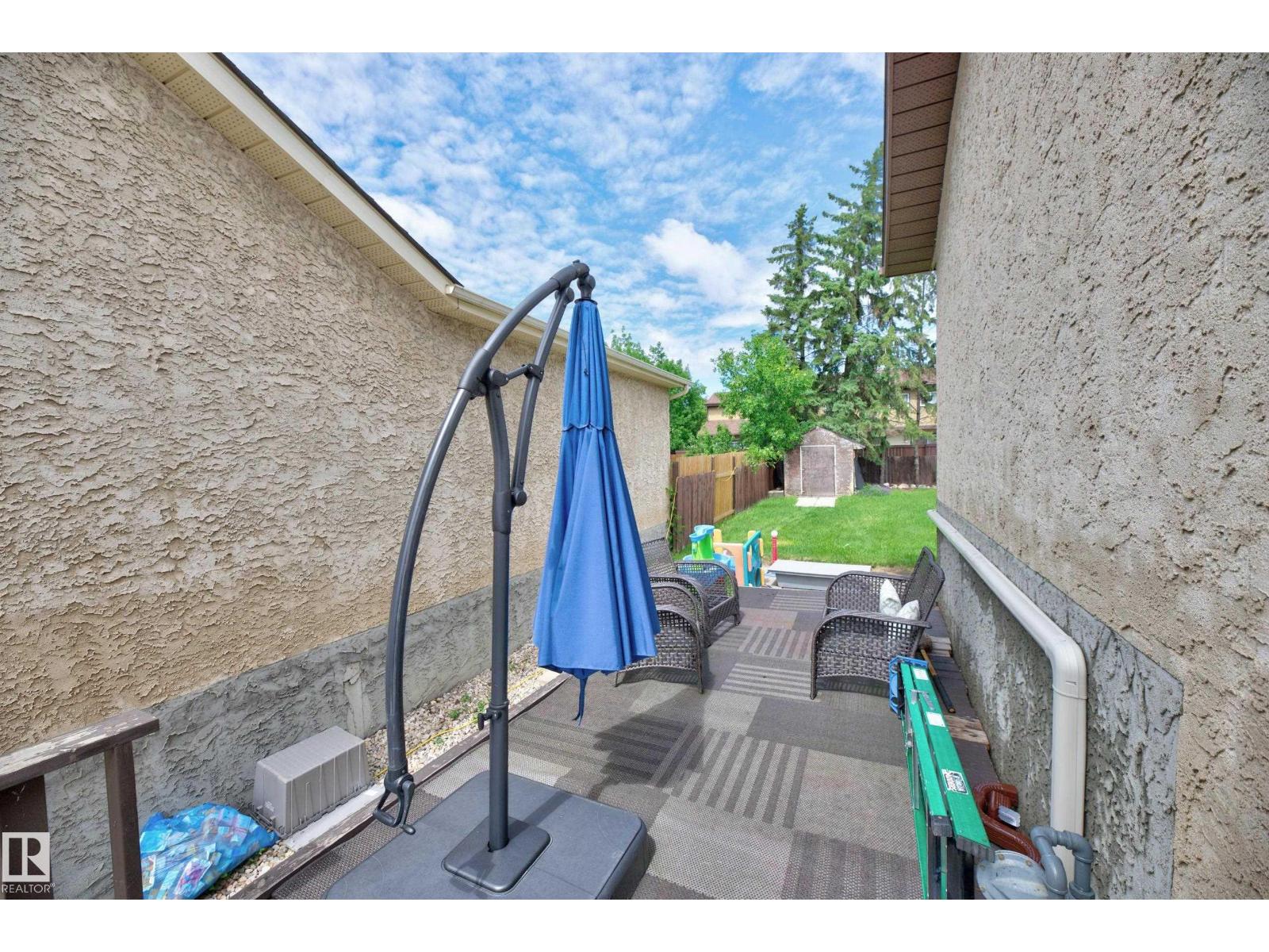 135 Hyndman CR NW — photo 32