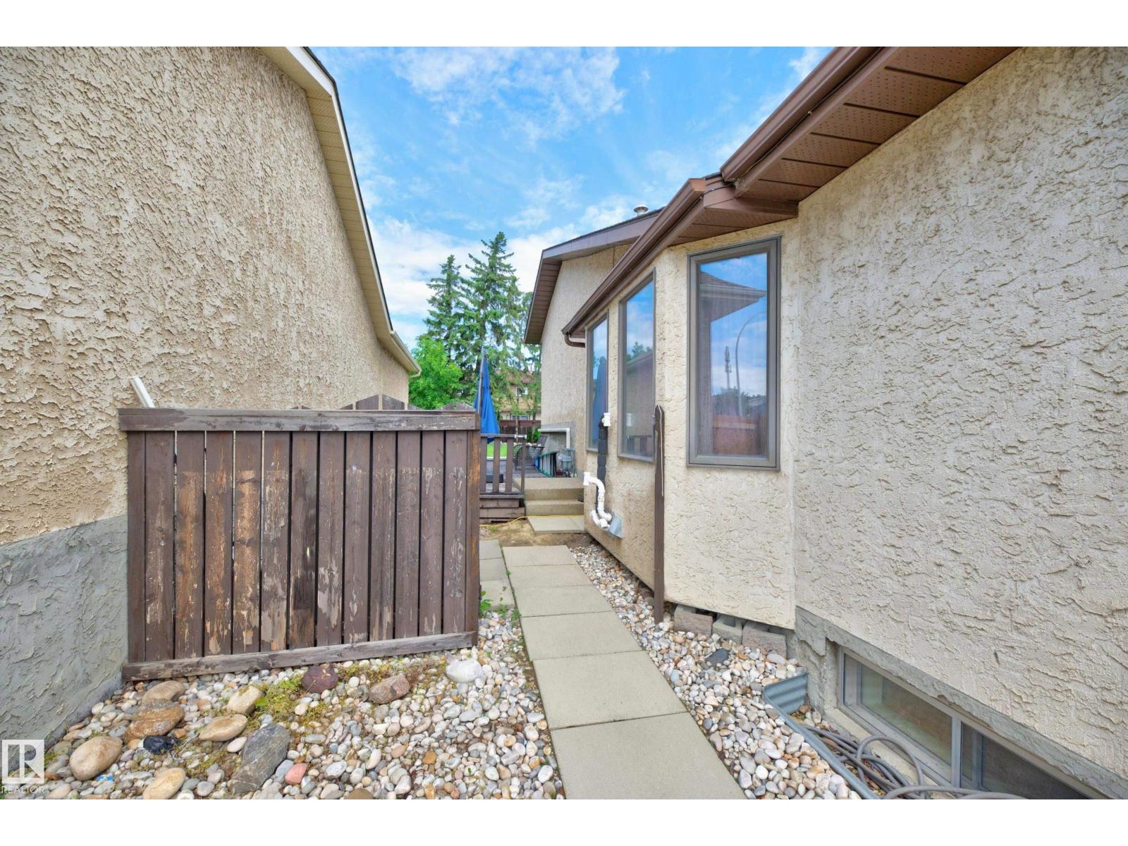 135 Hyndman CR NW — photo 40
