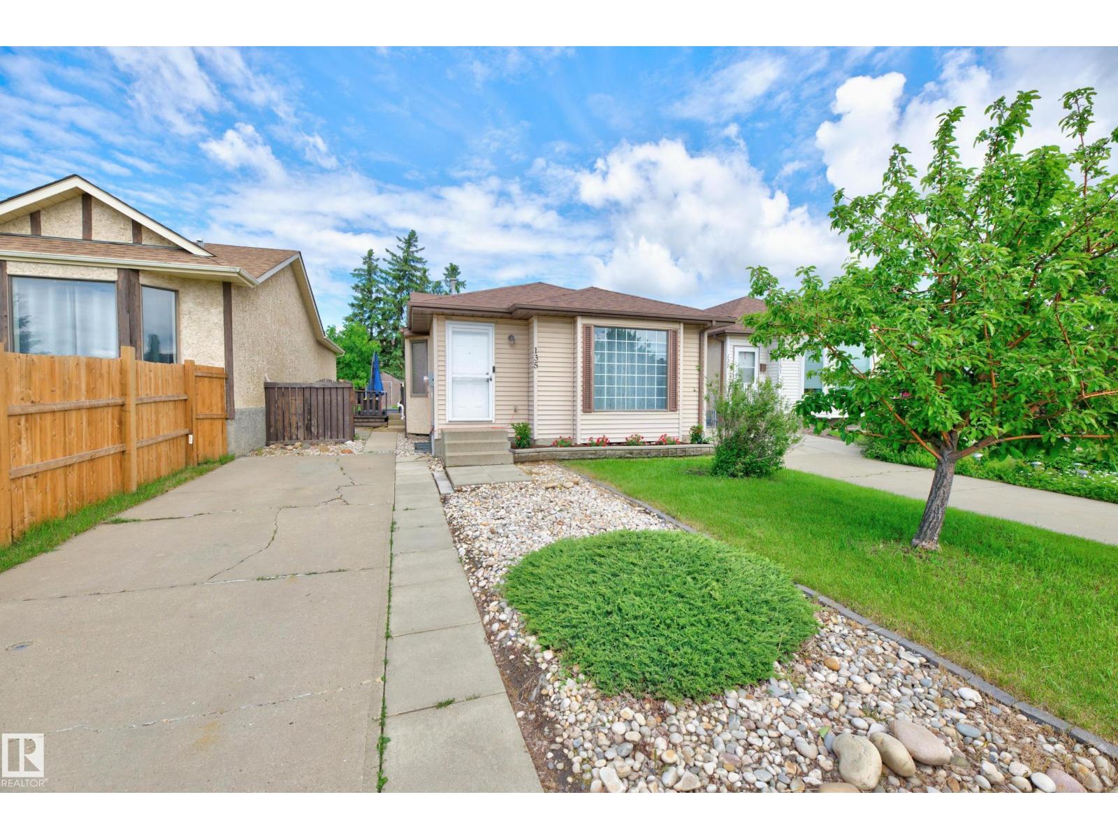 135 Hyndman CR NW — photo 41