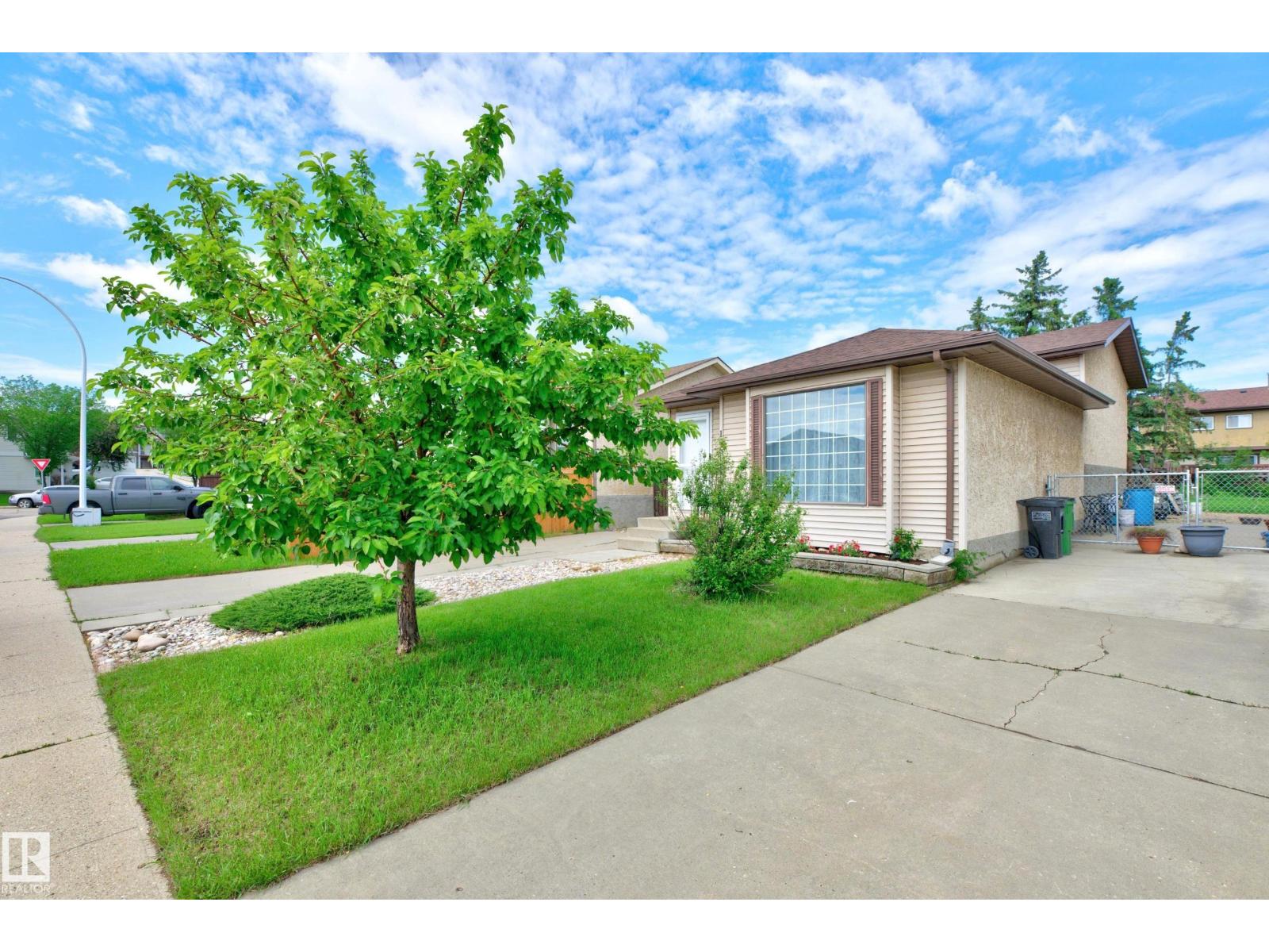 135 Hyndman CR NW — photo 42