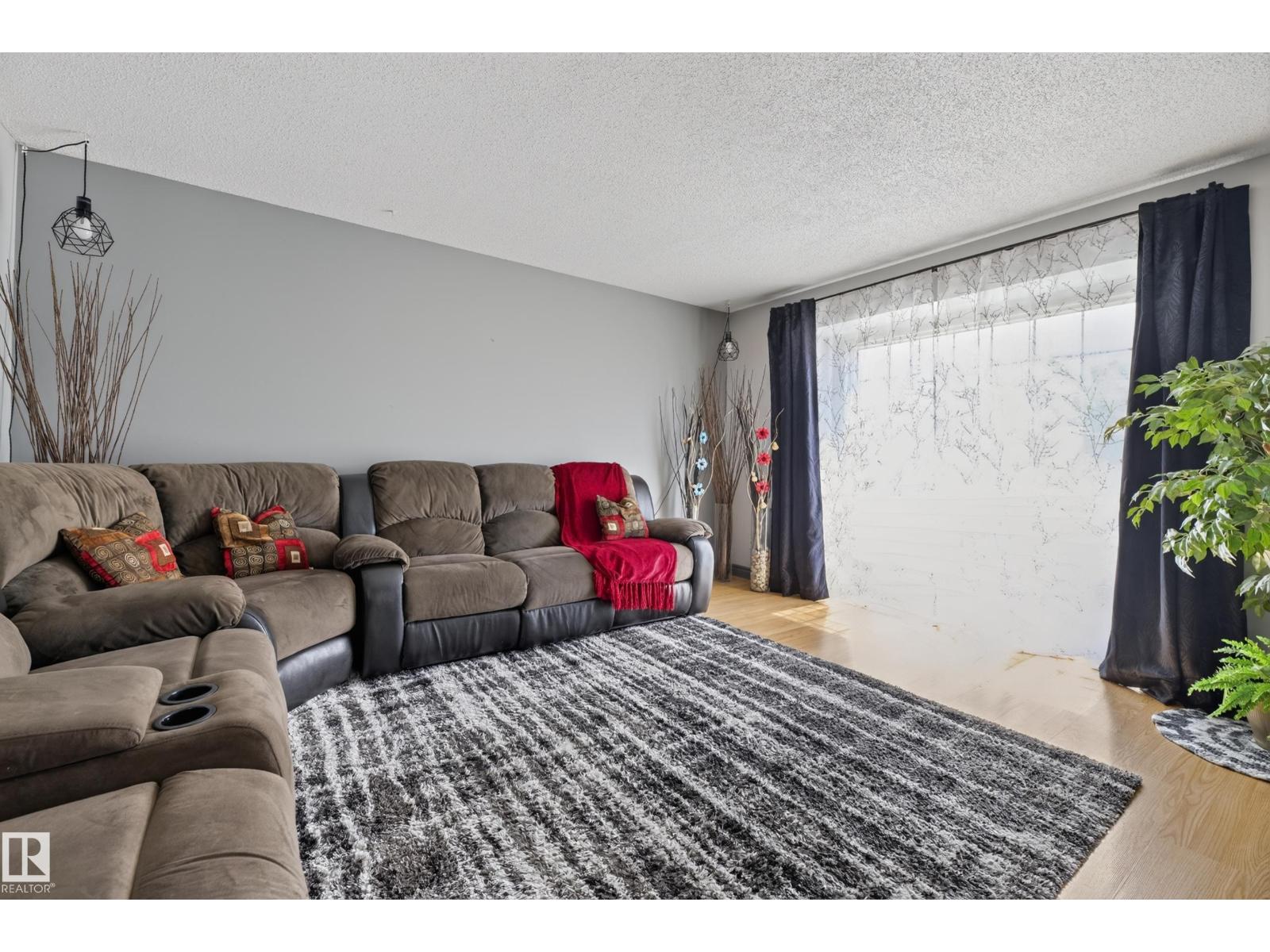 135 Hyndman CR NW — photo 6